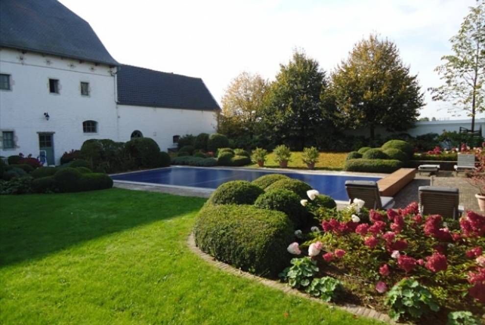 Couverture tendue 4 saison de sécurité Coverseal d'Abrisud, un produit hors du commun pour votre piscine!