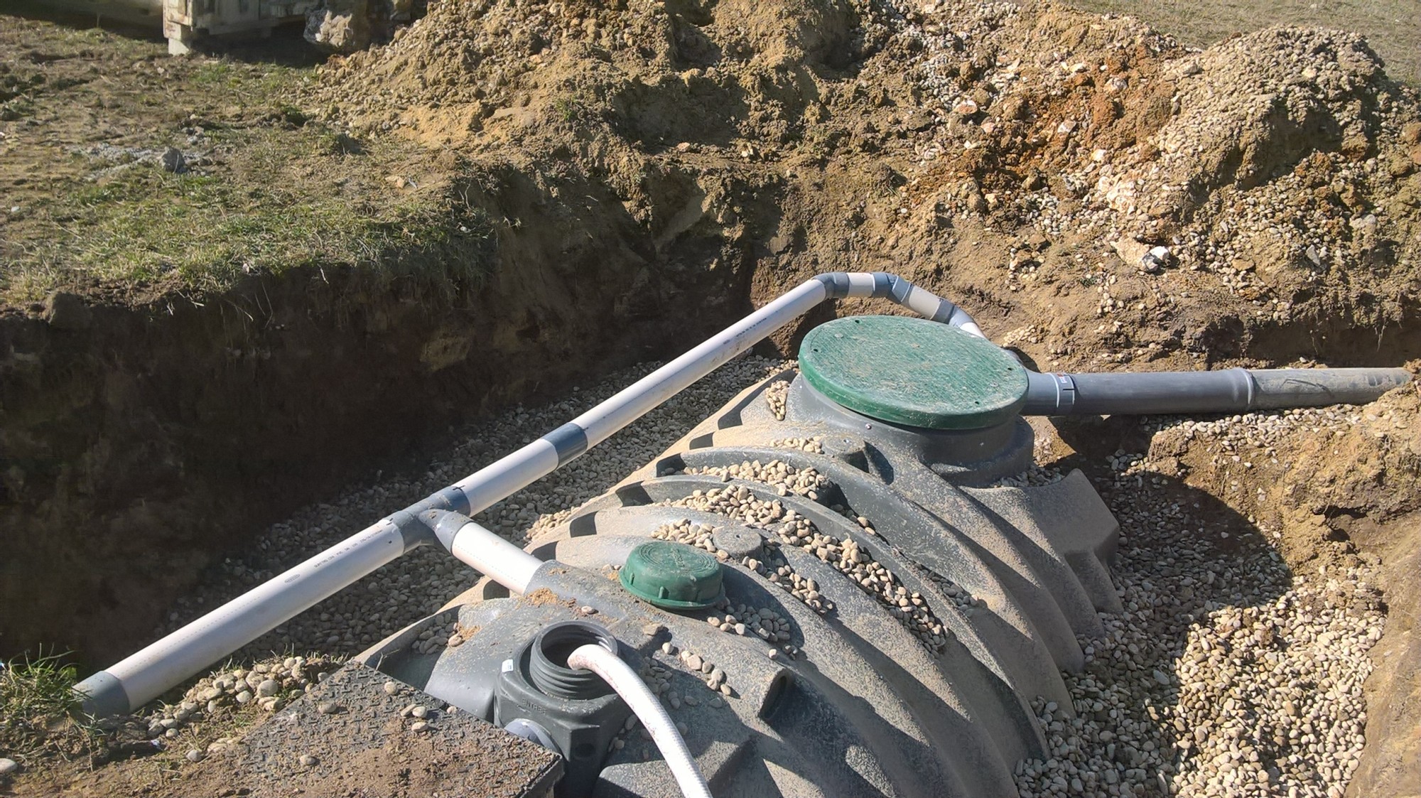 Installation d'une fosse toutes eaux